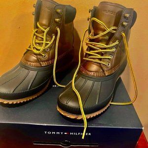 TOMMY HILFIGER DUCK BOOTS /10M